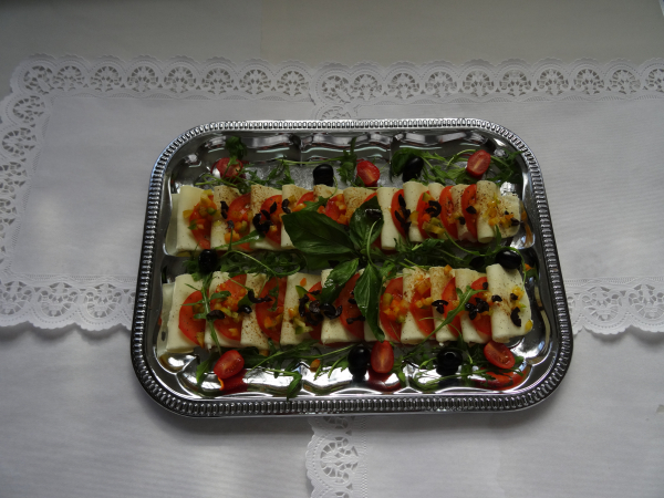 Tomaten-Mozzarella-Platte klein für 6 Personen