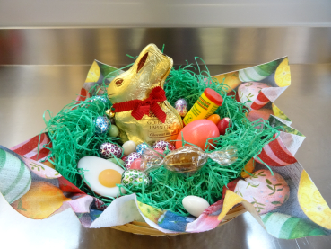 Osternest, komplett Ø 15 cm. - mit Goldhase Schoggi-Milch (11 cm.)