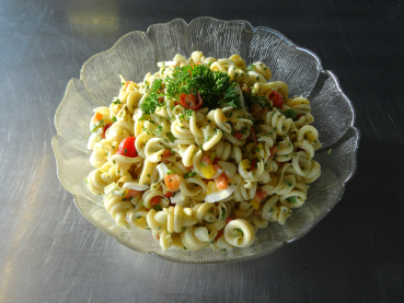 Preview: Teigwaren-Salat in Glasschale (12 Personen)