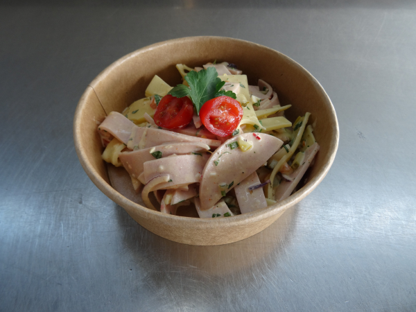 Wurst-Käse-Salat, inkl. Sauce in Box klein