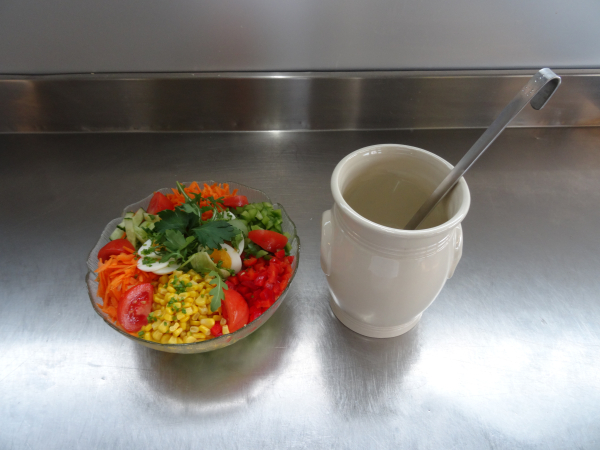 Gemischter-Salat Ital. Sauce in Glasschale (6 Personen)