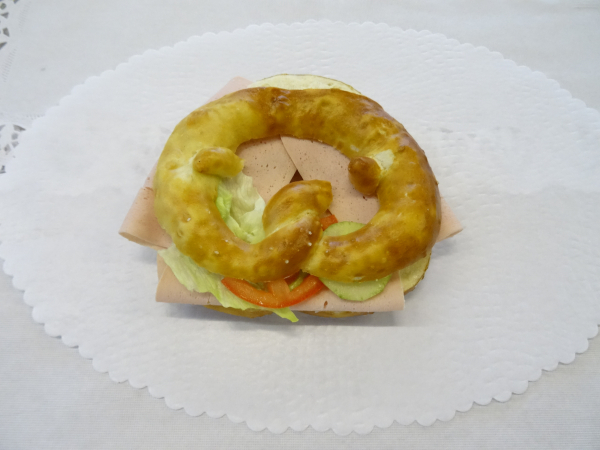 Bier-Bretzel mittel Fleischkäse