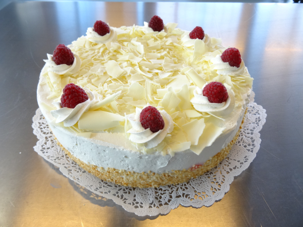 Weisse Schwarzwälder-Torte Ø 24 cm.